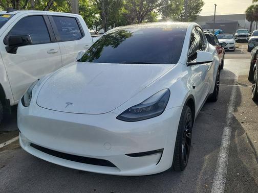Pearl White Multi-Coat 2025 Tesla Model Y Long Range Dual Motor All-Wheel Drive