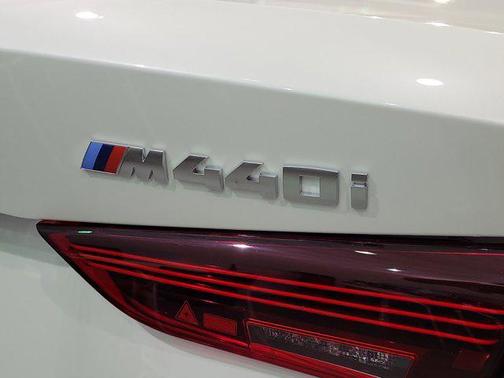 Mineral White Metallic 2026 BMW M440 i