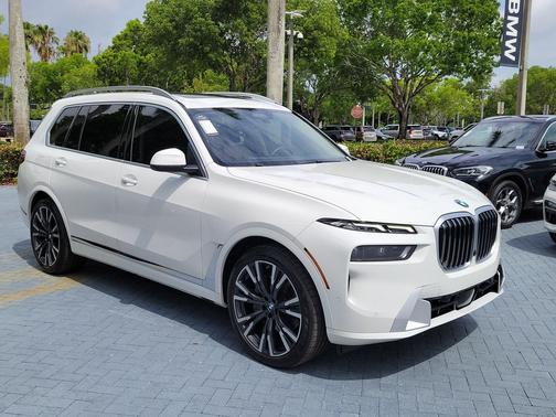 Alpine White 2024 BMW X7 xDrive40i