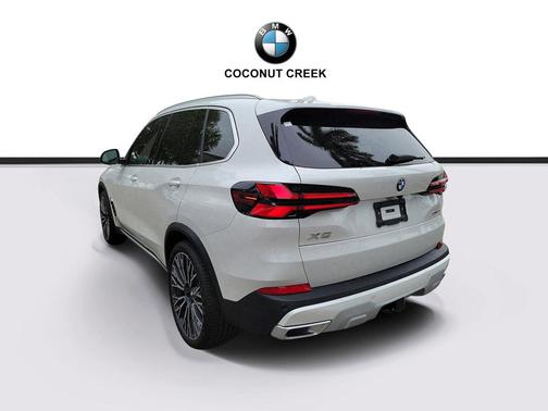 Mineral White Metallic 2026 BMW X5 xDrive40i