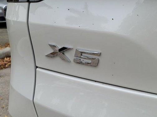 Mineral White Metallic 2026 BMW X5 xDrive40i