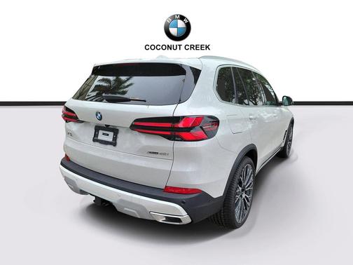Mineral White Metallic 2026 BMW X5 xDrive40i