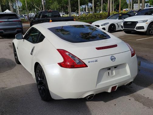 Pearl White 2016 Nissan 370Z Touring