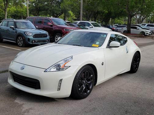 Pearl White 2016 Nissan 370Z Touring
