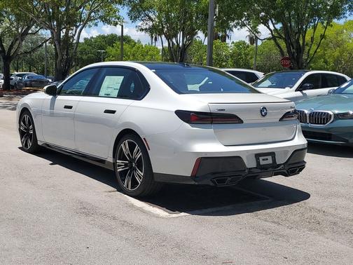 Mineral White Metallic 2026 BMW 760 xDrive