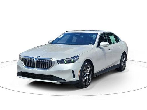 Mineral White Metallic 2026 BMW 530 530i