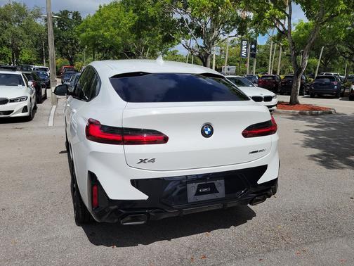 Alpine White 2024 BMW X4 xDrive30i