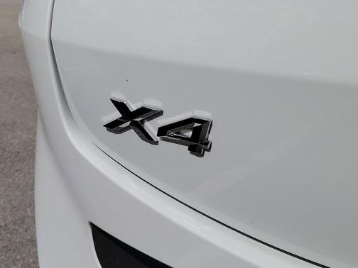 Alpine White 2024 BMW X4 xDrive30i