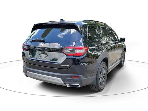 Crystal Black Pearl 2023 Honda Pilot Touring 8-Passenger