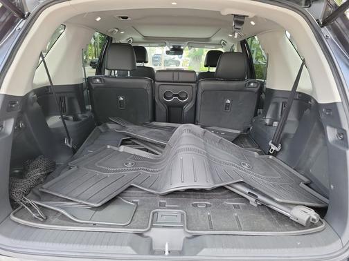 Crystal Black Pearl 2023 Honda Pilot Touring 8-Passenger