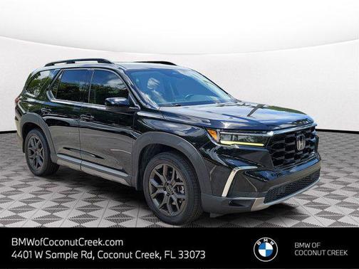 Crystal Black Pearl 2023 Honda Pilot Touring 8-Passenger