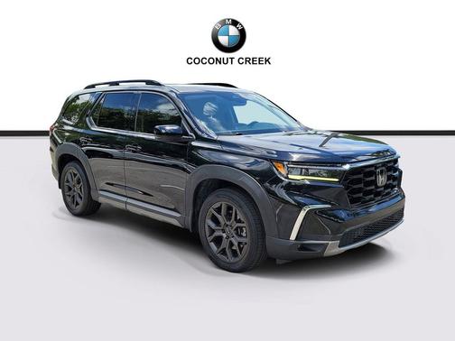 Crystal Black Pearl 2023 Honda Pilot Touring 8-Passenger