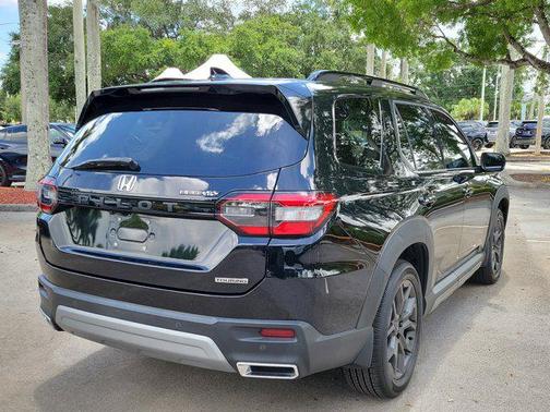 Crystal Black Pearl 2023 Honda Pilot Touring 8-Passenger