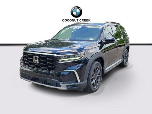 Crystal Black Pearl 2023 Honda Pilot Touring 8-Passenger