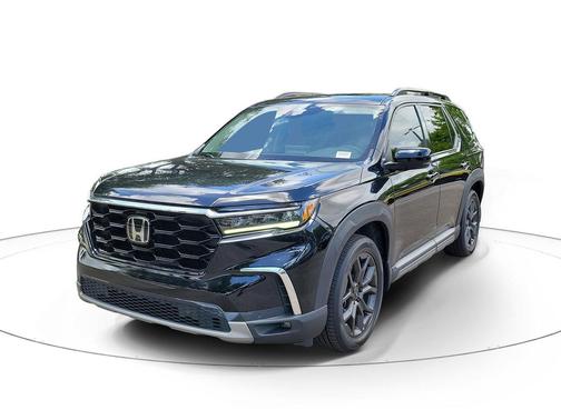 Crystal Black Pearl 2023 Honda Pilot Touring 8-Passenger