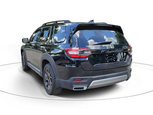 Crystal Black Pearl 2023 Honda Pilot Touring 8-Passenger