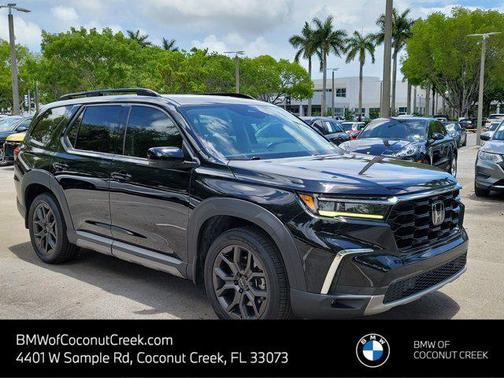 Crystal Black Pearl 2023 Honda Pilot Touring 8-Passenger