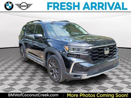 Crystal Black Pearl 2023 Honda Pilot Touring 8-Passenger