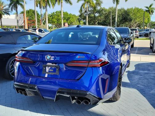 Marina Bay Blue Metallic 2025 BMW M5 Base