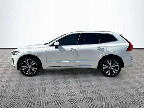 2023 Volvo XC60 B5 Plus Bright Theme