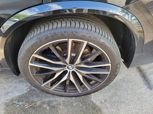 Black Sapphire Metallic 2024 BMW X5 sDrive40i