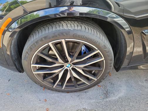 Black Sapphire Metallic 2024 BMW X5 sDrive40i