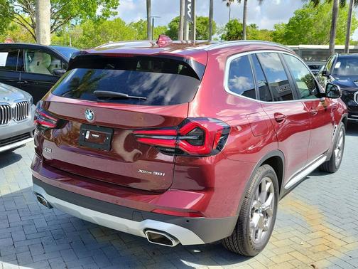 Aventurin Red Metallic 2023 BMW X3 xDrive30i