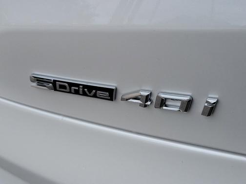 Mineral White Metallic 2026 BMW X5 sDrive40i