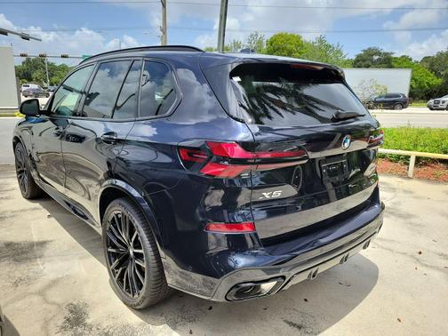 Carbon Black Metallic 2026 BMW X5 sDrive40i