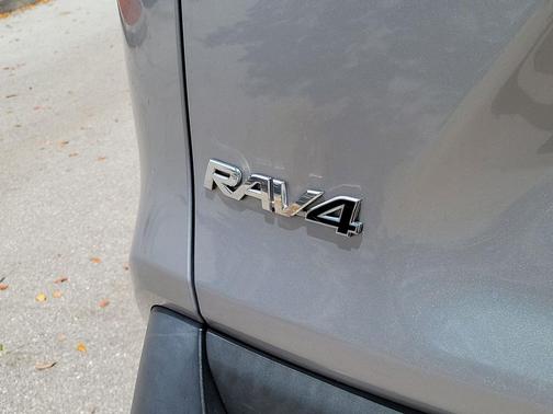 Silver Sky Metallic 2021 Toyota RAV4 XLE