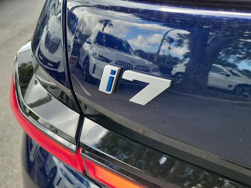 Tanzanite Blue II Metallic 2026 BMW i7 eDrive50