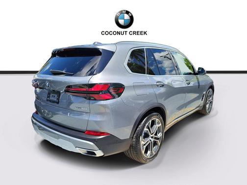 Skyscraper Grey Metallic 2026 BMW X5 xDrive40i