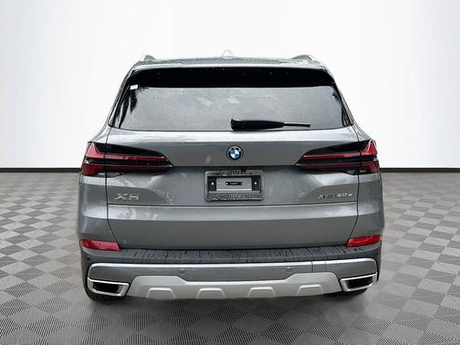 Skyscraper Grey Metallic 2026 BMW X5 PHEV xDrive50e