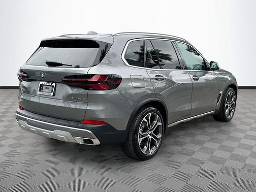 Skyscraper Grey Metallic 2026 BMW X5 PHEV xDrive50e