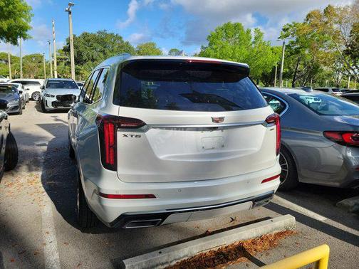 Crystal White Tricoat 2024 Cadillac XT6 Premium Luxury FWD