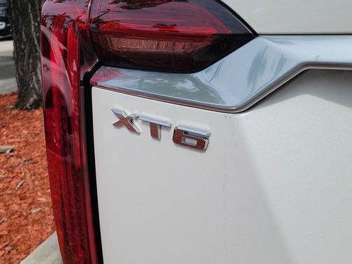 Crystal White Tricoat 2024 Cadillac XT6 Premium Luxury FWD