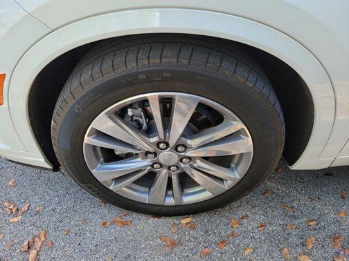 Crystal White Tricoat 2024 Cadillac XT6 Premium Luxury FWD
