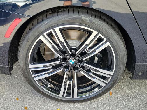Carbon Black Metallic 2026 BMW 760 xDrive