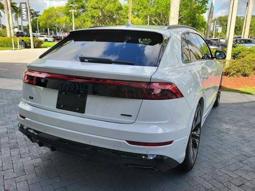 Glacier White Metallic 2026 Audi Q8 55 Premium Plus