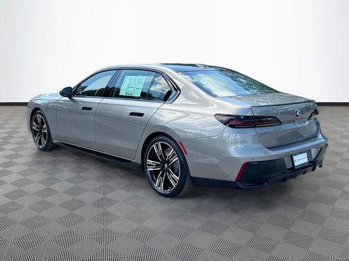 2025 BMW 740 i
