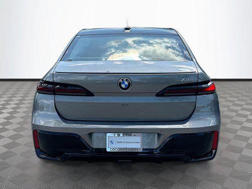 2025 BMW 740 i