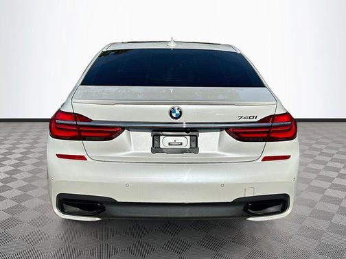 2019 BMW 740 740i