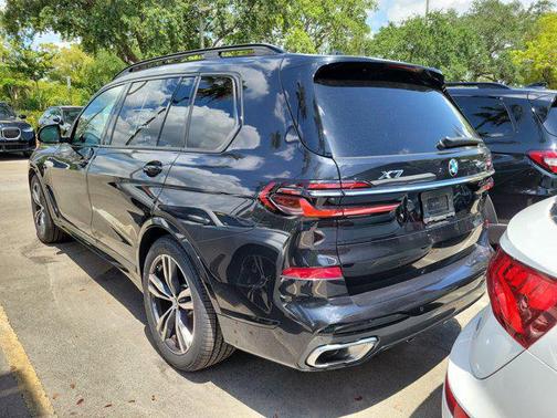 Black Sapphire Metallic 2024 BMW X7 xDrive40i