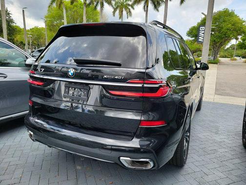 Black Sapphire Metallic 2024 BMW X7 xDrive40i