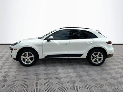 2018 Porsche Macan Base (PDK)