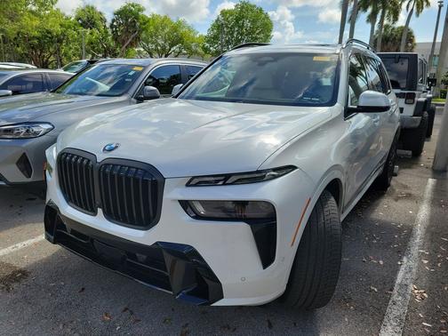 Mineral White Metallic 2024 BMW X7 xDrive40i