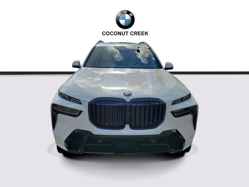 Mineral White Metallic 2024 BMW X7 xDrive40i