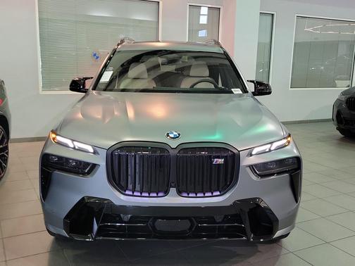 Frozen Pure Grey Metallic 2027 BMW X7 M60i