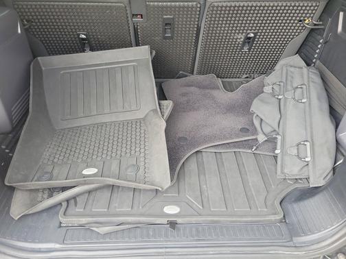 Santorini Black Metallic 2022 Land Rover Defender 110 XS Edition
