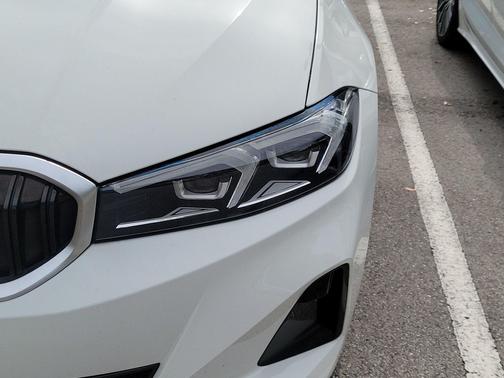 Alpine White 2023 BMW 330 330i